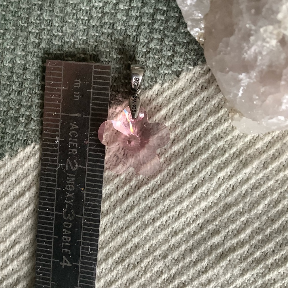 Small pink Daisy faceted Crystal with sterling silver, pre-owned - Picture 2 of 2